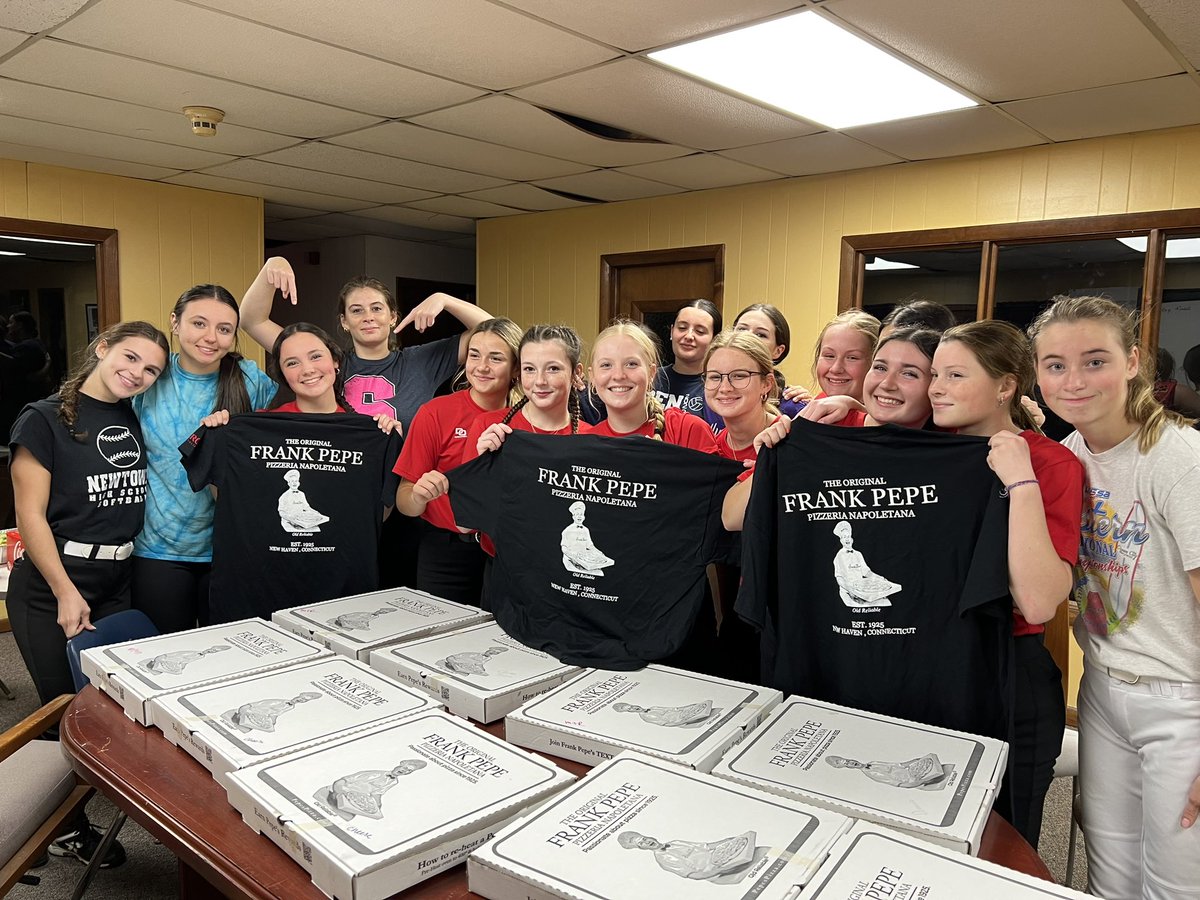 Real recognize real! Thank you to our friends @pepespizzeria for an amazing post Friday night practice feast! Keep working hard ladies! @NightmaresNew @PhilWil04 @GameTimeCT @RASports @ExtraInningSB @LegacyLegendsS1 @DOApparelUSA