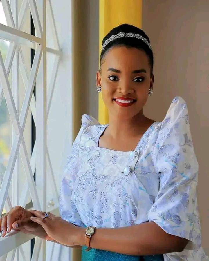 Airtel_Ug's tweet photo. Baaba @KingNadiopeIV ni Maama Mutesi leero n’olunaku obusoga bulaire, era tukwendeza Nkhabi Okuvva eri Kibumba.

Congratulations once again from Airtel  Uganda.

#BusogaRoyalWedding #EmbagaYaMwenemu https://t.co/Qb2WJ6Bbj8