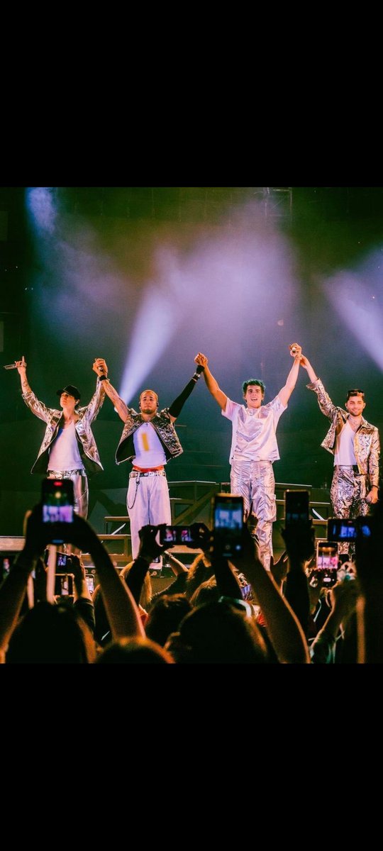 SpaceCNCO's tweet image. Lo lograron chicos, son el claro ejemplo de que los sueños se cumplen
Siempre y cuando se trabaje con mucho esfuerzo, dedicación y amor por lo que haces
Los CNCO del 2015 están orgullos y felices por todo lo que alcanzaron ❤️🩹