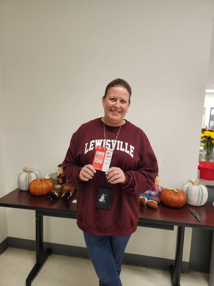 BGreenlhs's tweet photo. I am thankful for...
This amazing school, incredible colleagues to call family, and a delicious way to kick off the holiday break. Our #LHSFCS team knocked it out of the park today with the Annual Potluck. And congrats to Ms. Nash, our raffle winner! @LewisvilleHS @lisdcte https://t.co/rHMdpa74l0