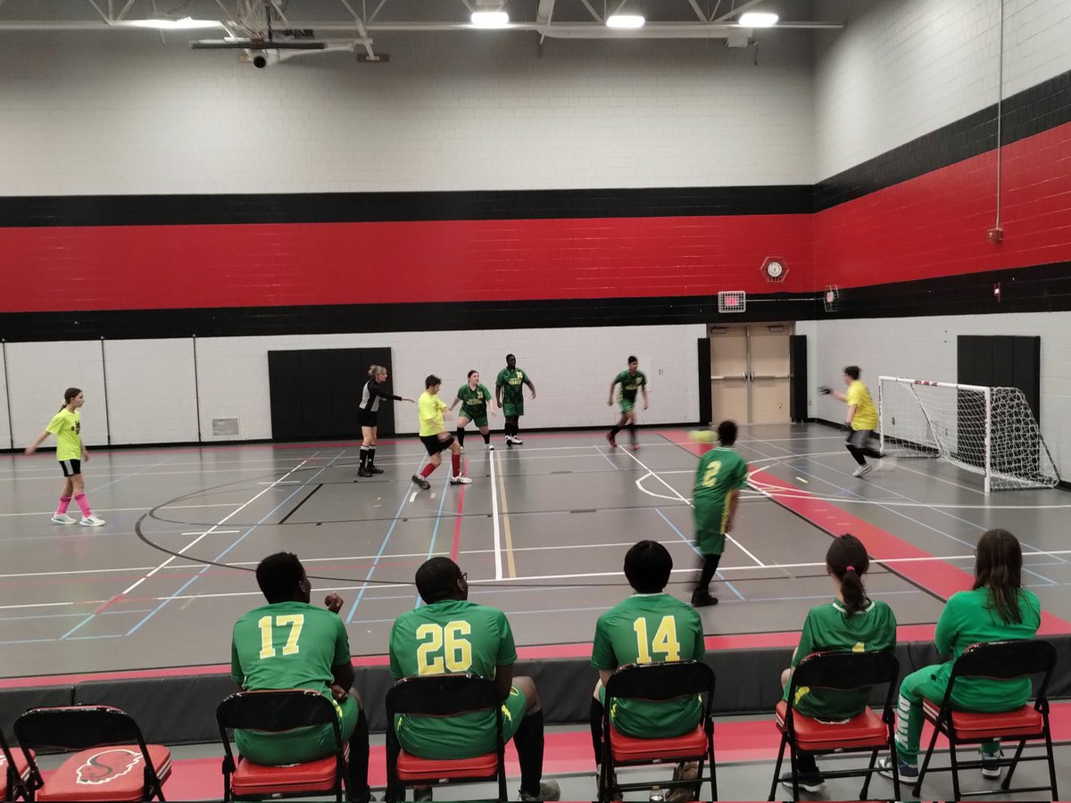 MNAdapted's tweet image. 8:00 CI adapted soccer quarterfinals:
Burnsville/Farmington/Lakeville 9, South Suburban 0
Stillwater/Mahtomedi 9, Park Center 8