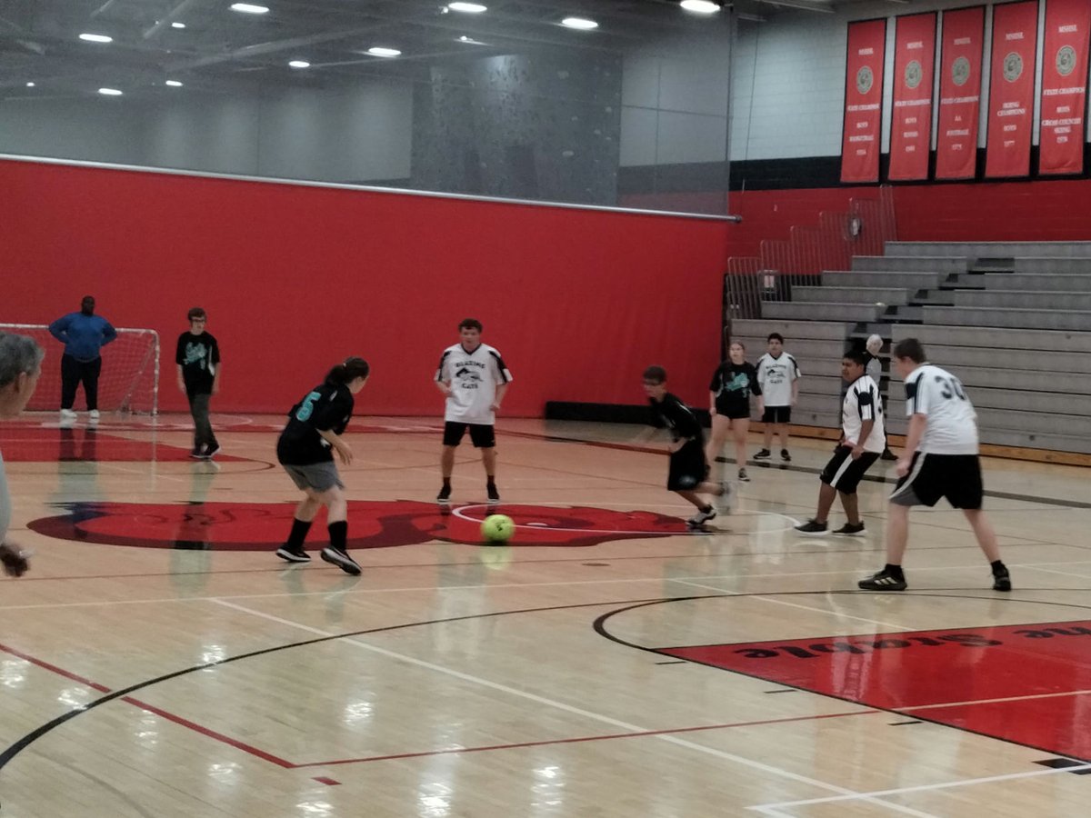 MNAdapted's tweet image. 8:00 CI adapted soccer quarterfinals:
Burnsville/Farmington/Lakeville 9, South Suburban 0
Stillwater/Mahtomedi 9, Park Center 8