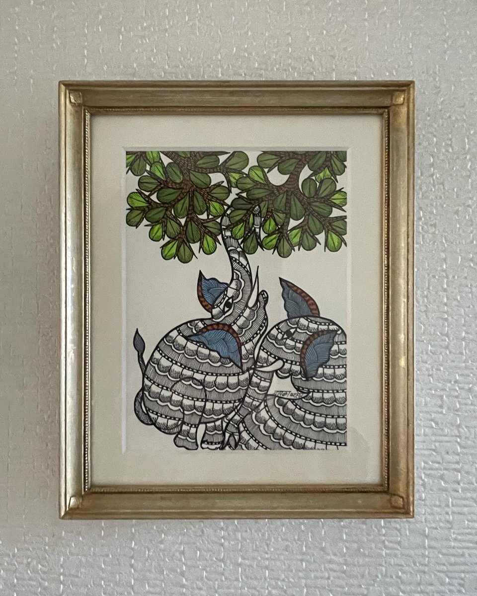 kaorichiba's tweet image. 京都で気に入り家に迎えたゴンドアート『木とゾウ』が届きました〜！
早速我が家で1番好きな場所に。嬉しい！嬉しすぎる！！

#ゴンドアート #gondart #インド #象の目と空間が好き #にやけちゃう 
@touchthegond #ありがとうございます