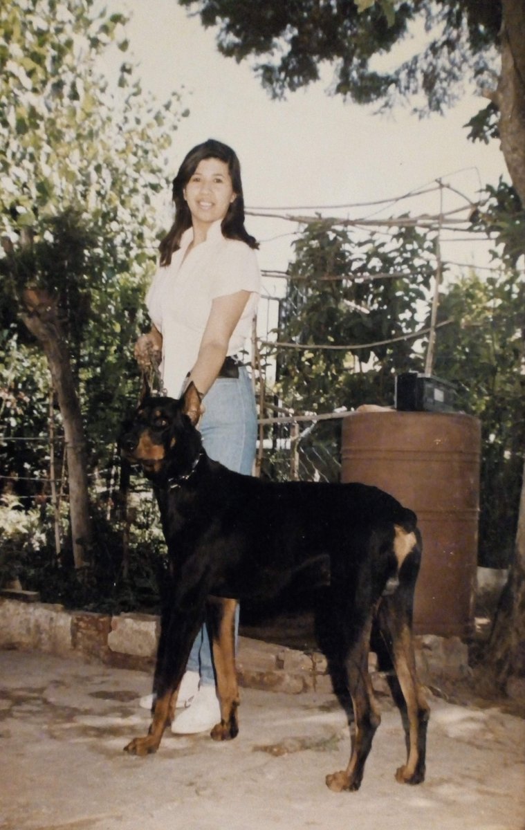 braga_edith's tweet photo. @agustingennoni Mis viejos en los 90. No sé porqué no recibí bien los genes. https://t.co/uOSz2jZlF8