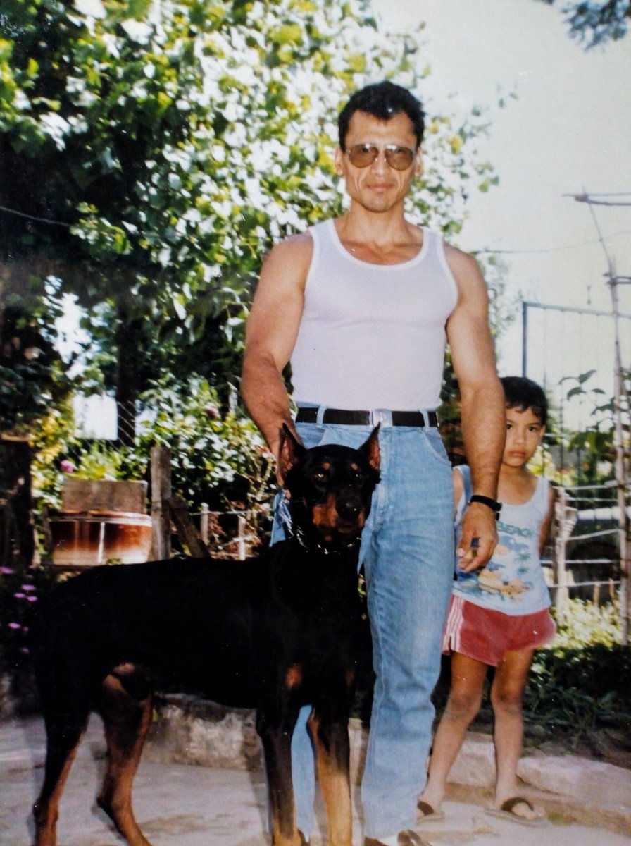 braga_edith's tweet photo. @agustingennoni Mis viejos en los 90. No sé porqué no recibí bien los genes. https://t.co/uOSz2jZlF8