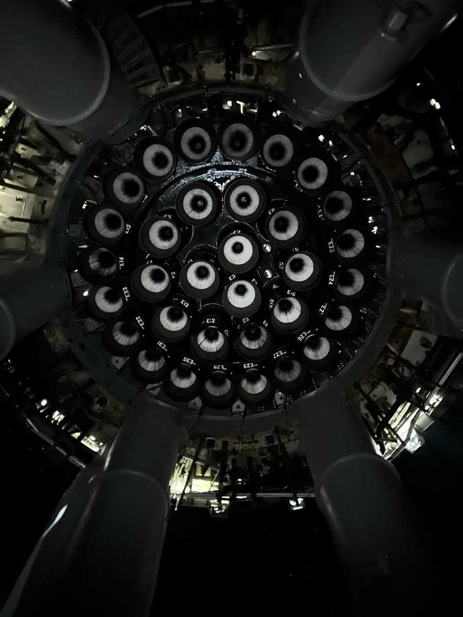 kimbal's tweet photo. How many engines on Starship? https://t.co/zjudPu2nAE