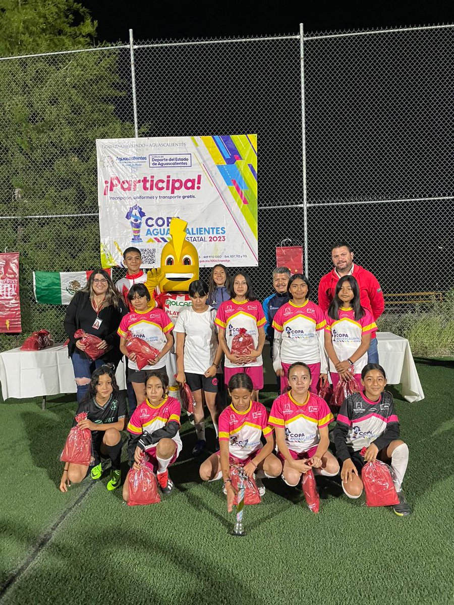 ClubNecaxa's tweet photo. En evento realizado en el fraccionamiento La Ribera al oriente de la ciudad, esta noche asistimos al cuadrangular de la #CopaAguascalientes, el cual contó con la participación de equipos de la rama varonil y femenil de la colonia anfitriona y Paseos de Ags.
#RayosDeLuz ⚡ https://t.co/fddD3jcrNc