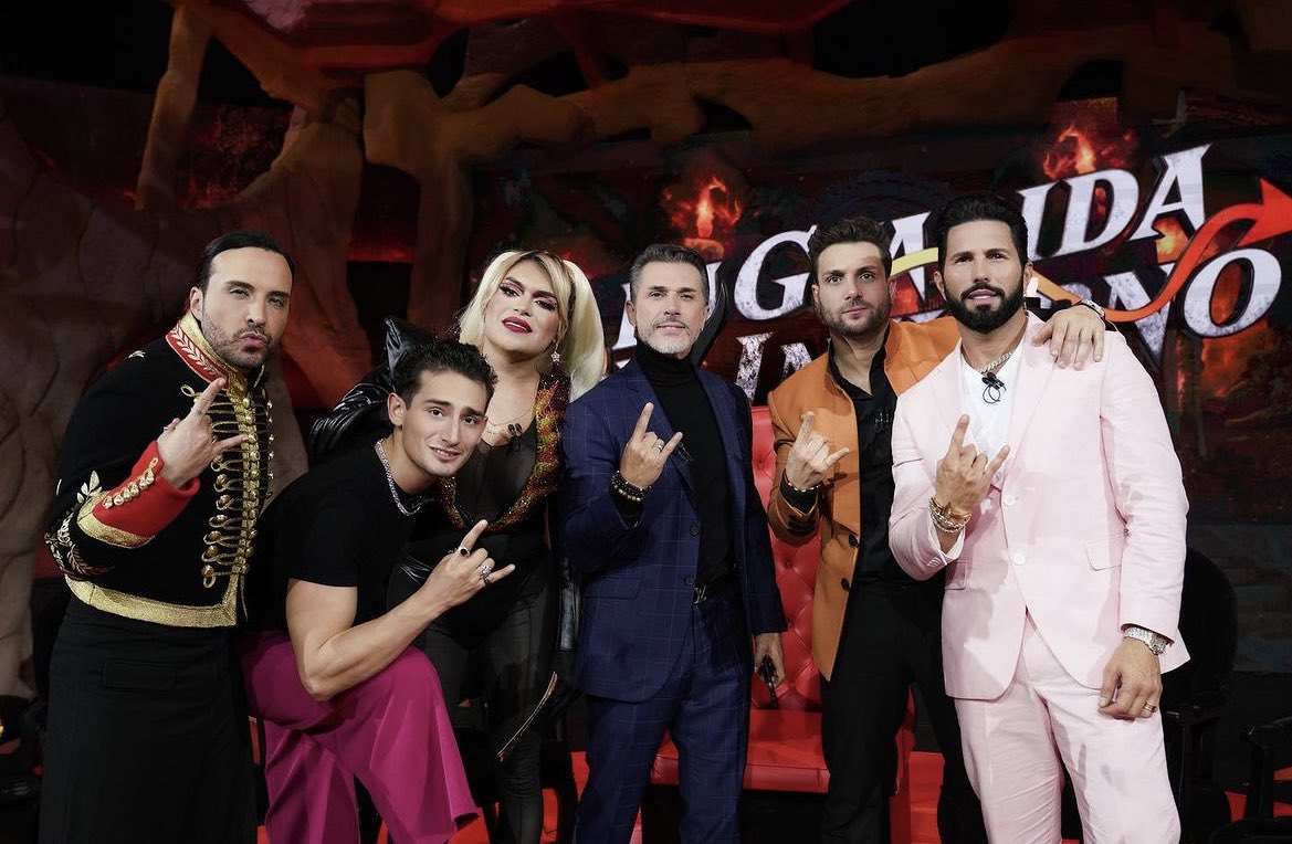 EmilioHispanic's tweet photo. 📸 | Emilio en el Instagram de Canal 5
💬 “Sabemos que los extrañabas y ya están aquí... ¡ya comenzó #LaGuaridaDelInfierno por #EI5! 😈🙌🏻👏🏻”
#Emilio https://t.co/AgXSucP6CM