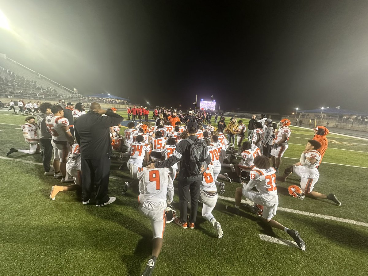 wadestanford's tweet photo. Love this crew!! They compete till the end no matter the score. It is tough to lose, especially in the playoffs but we are progressing. One step at a time, keep grinding, get better!
@WestwoodDNA @WestwoodISD @whs_palestine @richarddb07 #hROW #WWWay https://t.co/47RL1de9FD