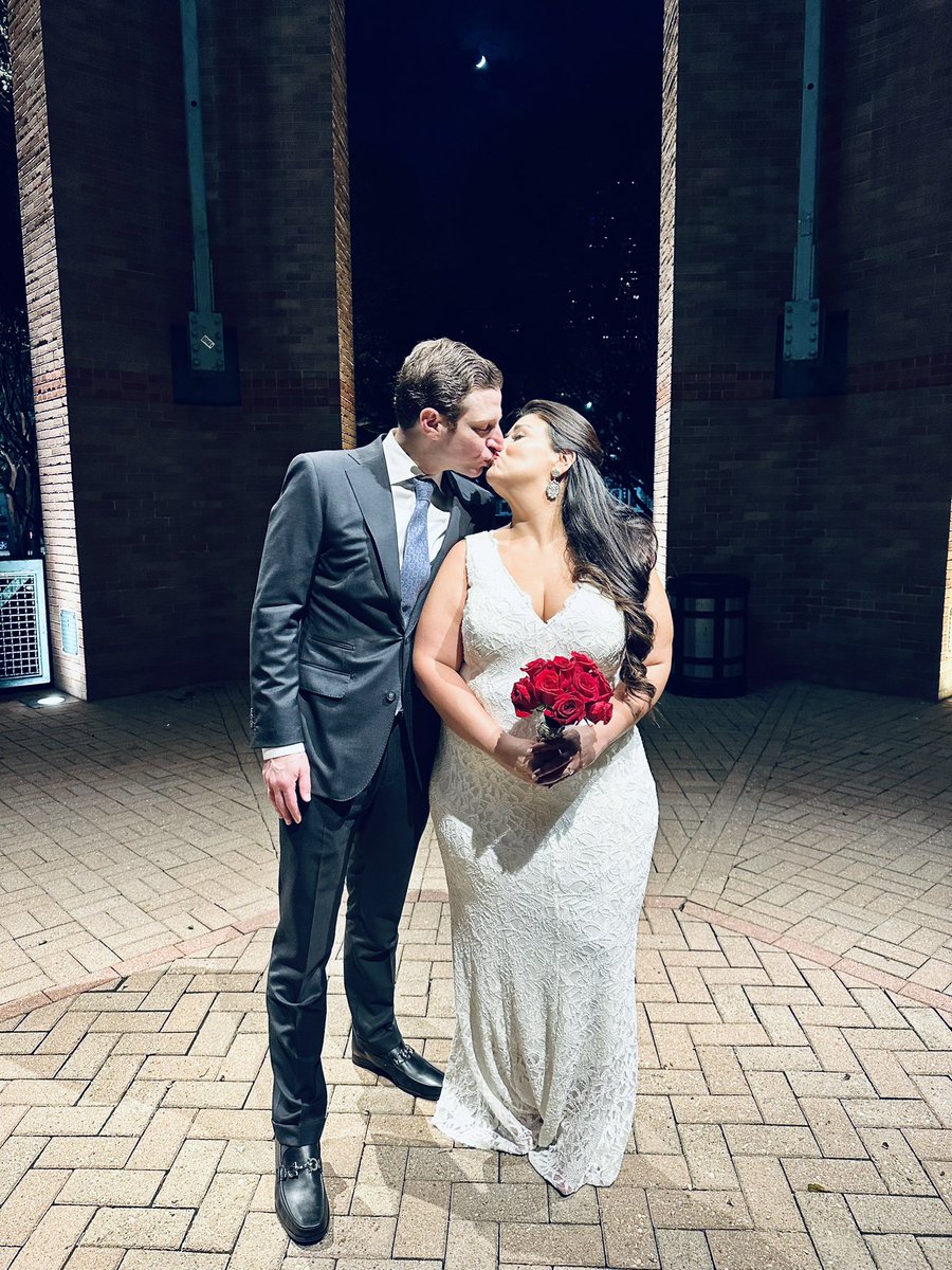 Elizabeth Santos 🌹 tweet media