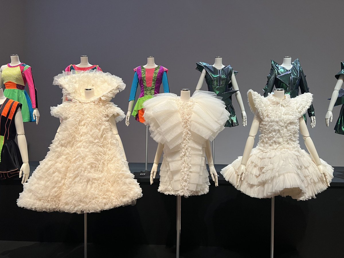 じろう tweet media