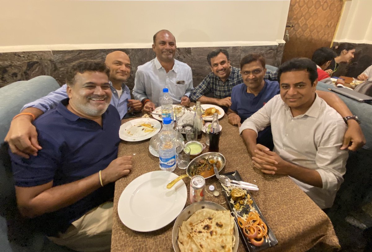 vaggu88's tweet photo. @KTRBRS @BTR_KTR Thank you Chief for your time yesterday… As always Your Charismatic smile and the Warmth is infectious…Stay blessed… thank you @directorvamshi for the wonderful click!! Reliving those wonderful moments that we spent together in the lab!! https://t.co/Sw2VmGDl1W
