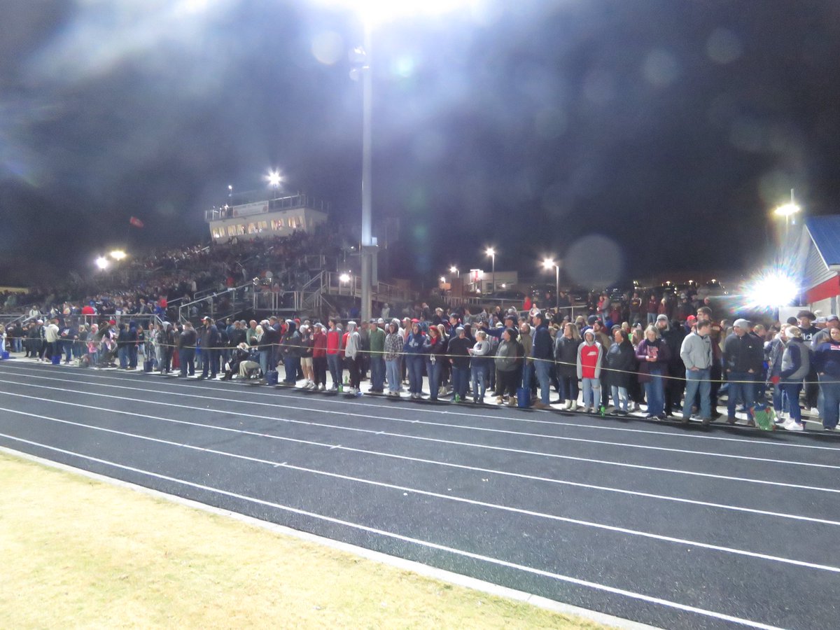 BbalEvv's tweet image. In my 5+ years doing 812…I’ve seen some unbelievable atmospheres.

-Bosse vs Heritage Hills 🏀 in Boonville Sectional a few years ago. 
-Seymour 🏀 Regional with Romeo-mania 

Not sure anything beat the Jungle tonight.

3A Semistate between Patriots &amp;amp; Titans was unreal.