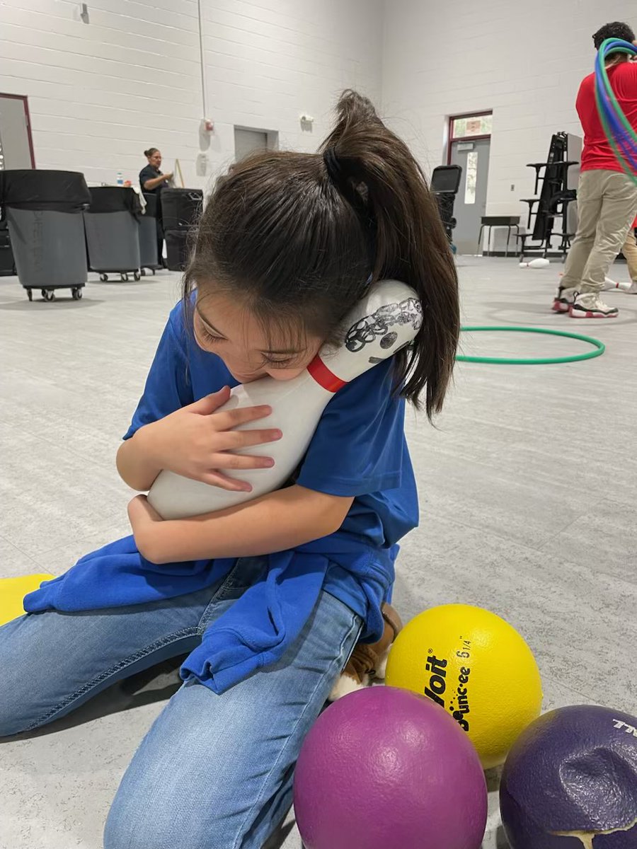 LErives_SVES's tweet photo. This baby girl was cuddling this bowling pin because her coach ⁦@lsanso_SVES⁩ colored it to look like herself to motivate students  to bowl a strike! Alexa told her coach “ I’ll protect you.”🥰 Thank you for making PE a Safe place for our babies. ⁦@SierraVista_SA⁩ https://t.co/bcz84kjscX