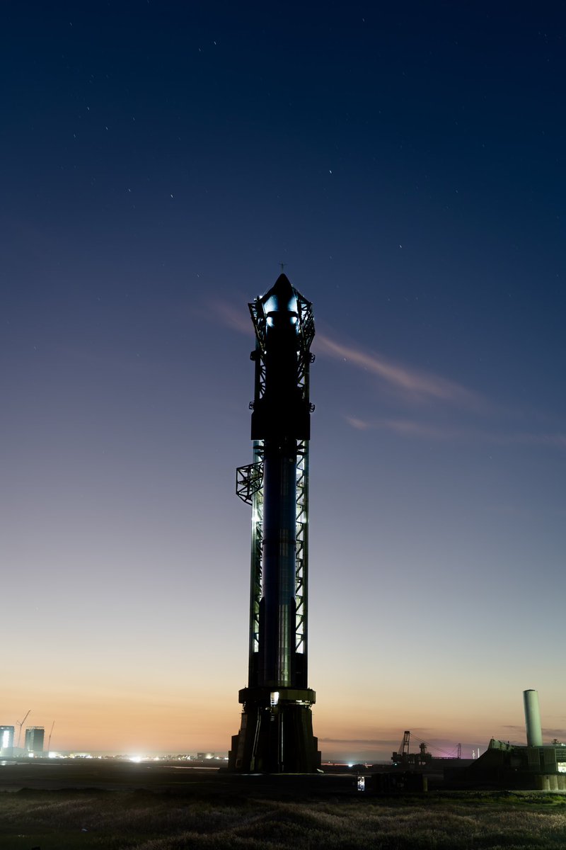 hudson4866's tweet photo. Calm before the storm ✨ #SpaceX #Starship @elonmusk @SpaceX @Erdayastronaut @FelixSchlang @johnkrausphotos https://t.co/yCcIeMz3sH