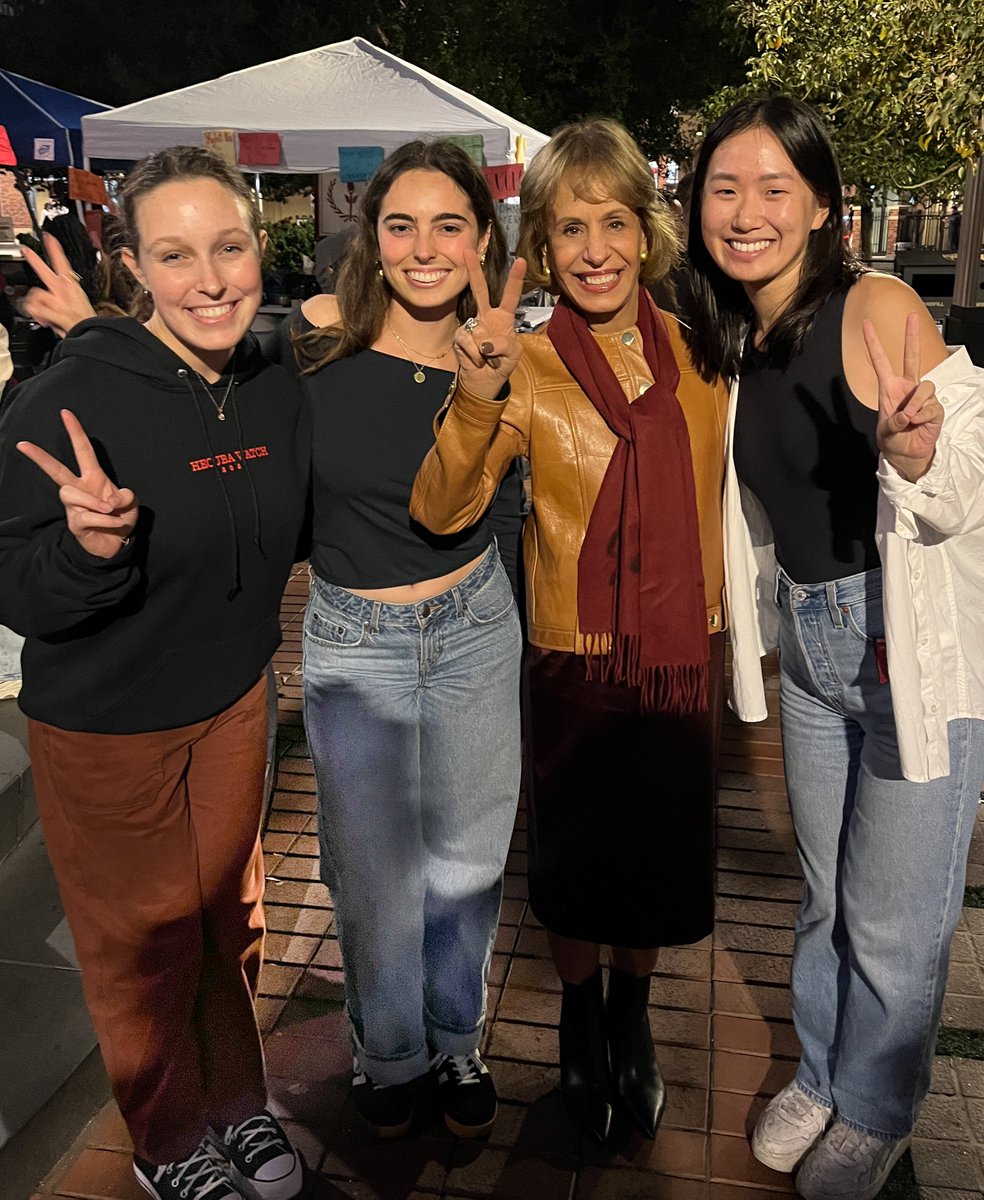 CarolLFolt's tweet photo. No Bruins got near Hecuba and Tommy, thanks to @USC_Helenes &amp; #TrojanKnights. I delivered them some cookies as a reward! #ConquestWeek @usc https://t.co/6FdD4QAkxd