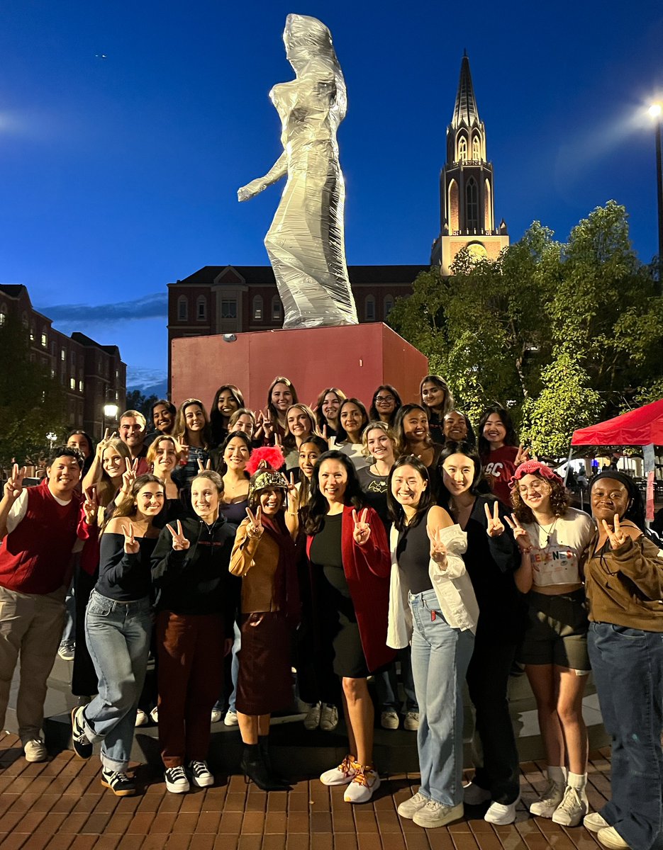 CarolLFolt's tweet photo. No Bruins got near Hecuba and Tommy, thanks to @USC_Helenes &amp; #TrojanKnights. I delivered them some cookies as a reward! #ConquestWeek @usc https://t.co/6FdD4QAkxd