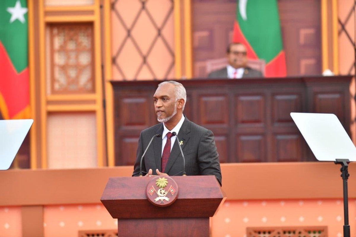 musthausim's tweet photo. Congratulations to HE Prez Dr. @MMuizzu on the monumental occasion of his inauguration as the 8th Prez. of the 🇲🇻 . I commend his visionary approach to nation-building and eagerly anticipate a future illuminated by the brilliance of his capable leadership. @presidencymv https://t.co/io617l5s0p