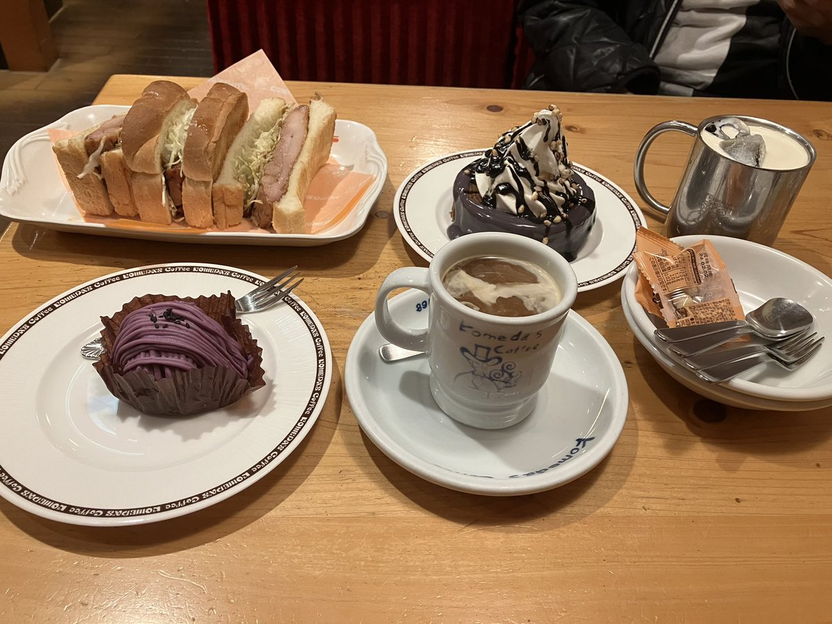 コメダ珈琲店 いよいよ明日まで 息子とランチに来ました 食べ納めですニャ〜 いただきまーす