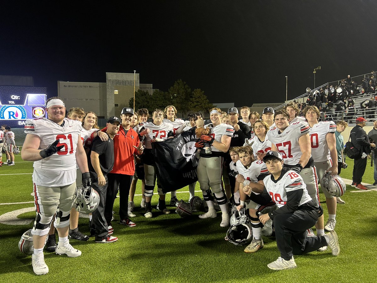 CoachKPark's tweet photo. 1-0. Mission accomplished. Great job by #THEWALL winning the battle in the trenches. Rest and enjoy tonight. Then it’s time to get back to work and get ready for the next one. #KeepItUgly https://t.co/MJjzE2SF01