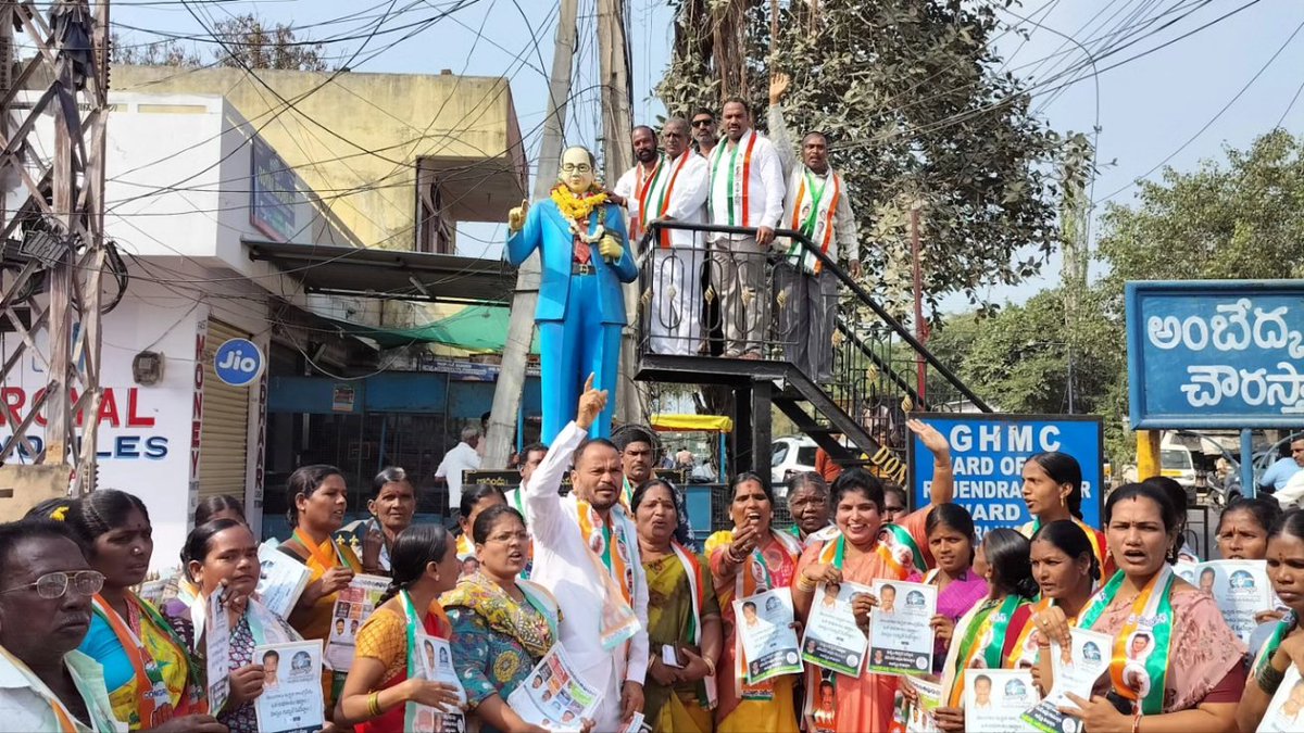 DavidKorani's tweet photo. పెదబడుగు బలహీన వర్గాలకు కాంగ్రెస్ పార్టీ తోనే న్యాయం జరుగుతుంది అని BRS పార్టీ మాజీ వార్డ్ మెంబెర్ జన్సీ రెడ్డి ఈ రోజు రాజేంద్రనగర్ నియోజకవర్గం MLA అభ్యర్థి శ్రీ .నరేందర్ అన్న గారి సమక్షంలో తన అనుచరులతో కాంగ్రెస్ పార్టీ లో కండువా కపుకోవడం జరిగింది.... https://t.co/X42Z5LShz3
