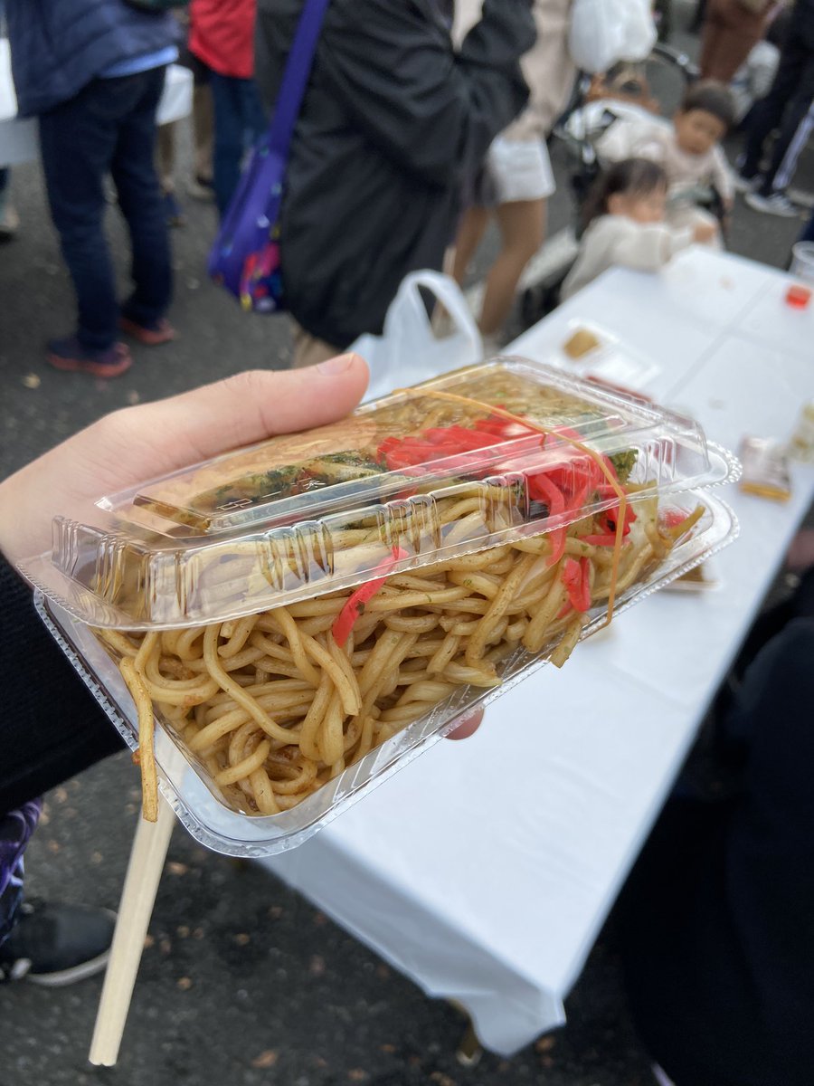 いちょう祭りの焼きそばこれで300円はありがてえ