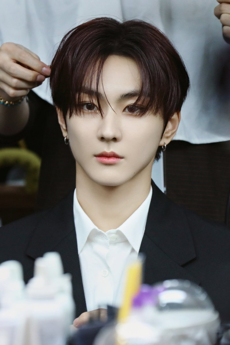 ENHYPEN's tweet photo. [🎞️#ENroll] ENHYPEN BACKSTAGE PHOTO @ 5th Mini Album MEDIA SHOWCASE_231116  #ENHYPEN #엔하이픈 #ORANGEBLOOD #SweetVenom https://t.co/p7s4BceRhj