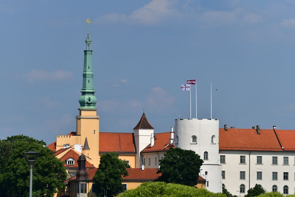 edgarsrinkevics's tweet photo. Latvija ir katram sava un reizē visiem viena. Tikai kopā augšup mēs varam mūsu valsti darīt stipru, taisnīgu un drošu!  

Sirsnīgi sveicu ikvienu Latvijā un pasaulē mūsu valsts 105. gadadienā! 

Daudz laimes dzimšanas dienā, Latvija! 🇱🇻🇱🇻🇱🇻 https://t.co/pQG7cFS8ty