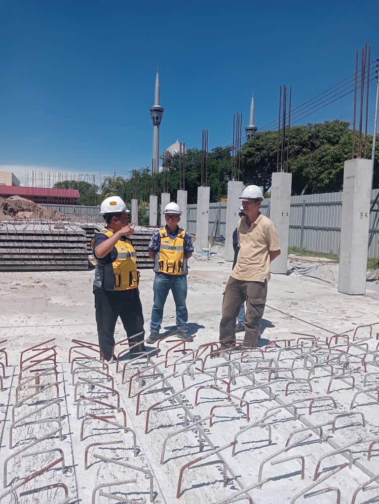 Tinjauan YBrs. Tuan Pengarah JKR WP Labuan ke tapak projek  Blok Tambahan, SMK Labuan. - Tingkatkan Prestasi Kemajuan Kerja