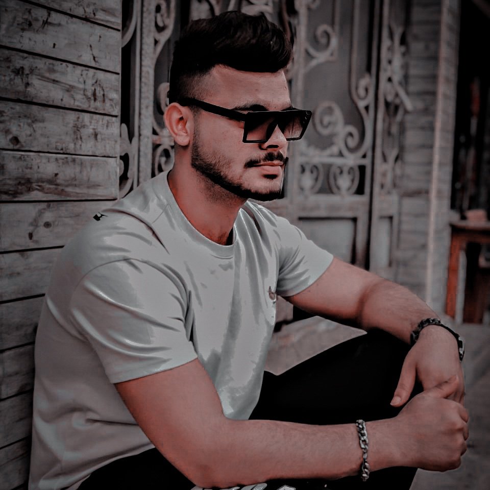 *حلو احساس انگ مگگتفي ب نفسگگ ...ومش مستني حاجهه من حدد)