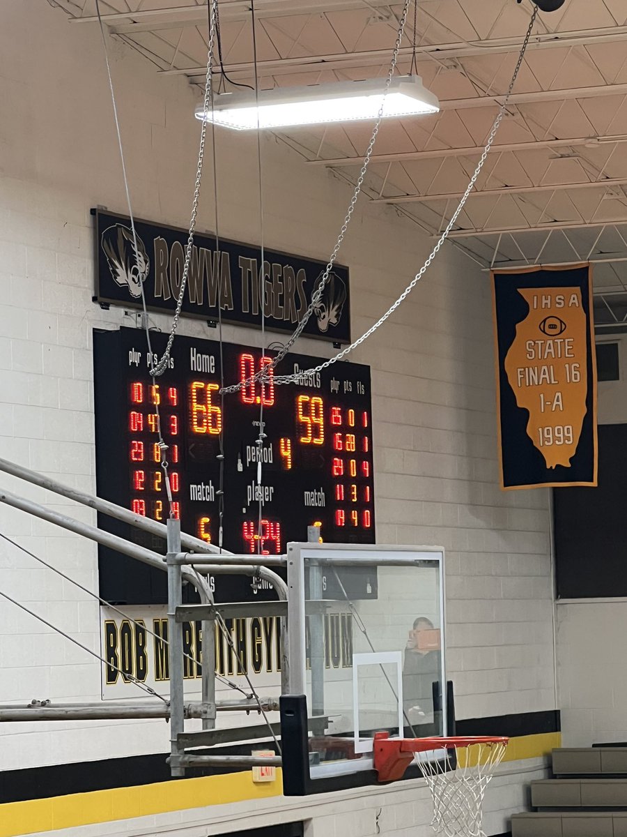 WCDistrict235's tweet photo. WC Varsity Heat Girls Bball team picked up the W versus a young, talented ATown Tornadoes team tonight at the RW-Ridgewood Tourney Semifinals, 66-59.
@bowman_shelby4 had an array of shots to score 47 pts for the Heat. Sam Meyer scored 8 pts &
@AddieSeitz10 added 5.#WCHeatPride https://t.co/w4n9kei4Fg