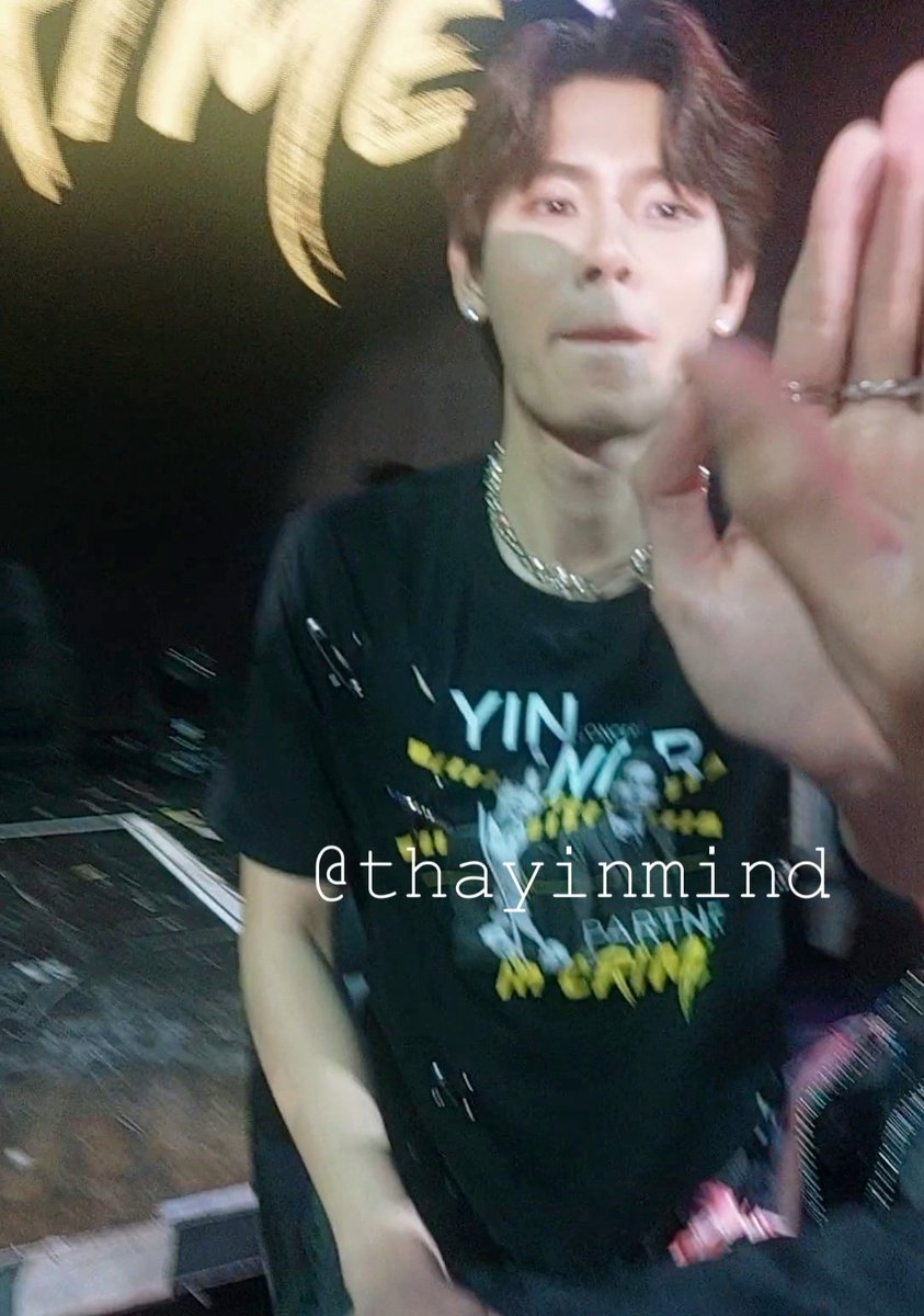 thayinmind's tweet photo. หนาวแบบนี้อยู่ๆมันก็คิดถึงลูกชาย เดือนหน้าก็คริสมาสต์อีฟหมูยอแล้วว มันจะเป็นไปได้ไหมที่จะจัดขึ้นมาอีก คิดถึงบรรยากาศ คิดถึงโมเม้นที่ได้ไฮทัชกับลูกชายใกล้ๆ วันนั้นจำได้เลยว่าทั้งข้าวทั้งน้ำไม่ได้กินคำ 😂 แค่เจอหน้าใกล้ๆก็อิ่มทิพย์แล้วว 🩷🩷🩷 #yinyin_anw #warwanarat #หยิ่นวอร์ https://t.co/KIKY745kjU