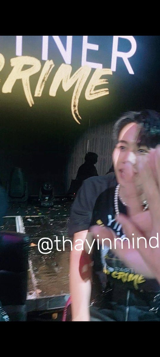 thayinmind's tweet photo. หนาวแบบนี้อยู่ๆมันก็คิดถึงลูกชาย เดือนหน้าก็คริสมาสต์อีฟหมูยอแล้วว มันจะเป็นไปได้ไหมที่จะจัดขึ้นมาอีก คิดถึงบรรยากาศ คิดถึงโมเม้นที่ได้ไฮทัชกับลูกชายใกล้ๆ วันนั้นจำได้เลยว่าทั้งข้าวทั้งน้ำไม่ได้กินคำ 😂 แค่เจอหน้าใกล้ๆก็อิ่มทิพย์แล้วว 🩷🩷🩷 #yinyin_anw #warwanarat #หยิ่นวอร์ https://t.co/KIKY745kjU