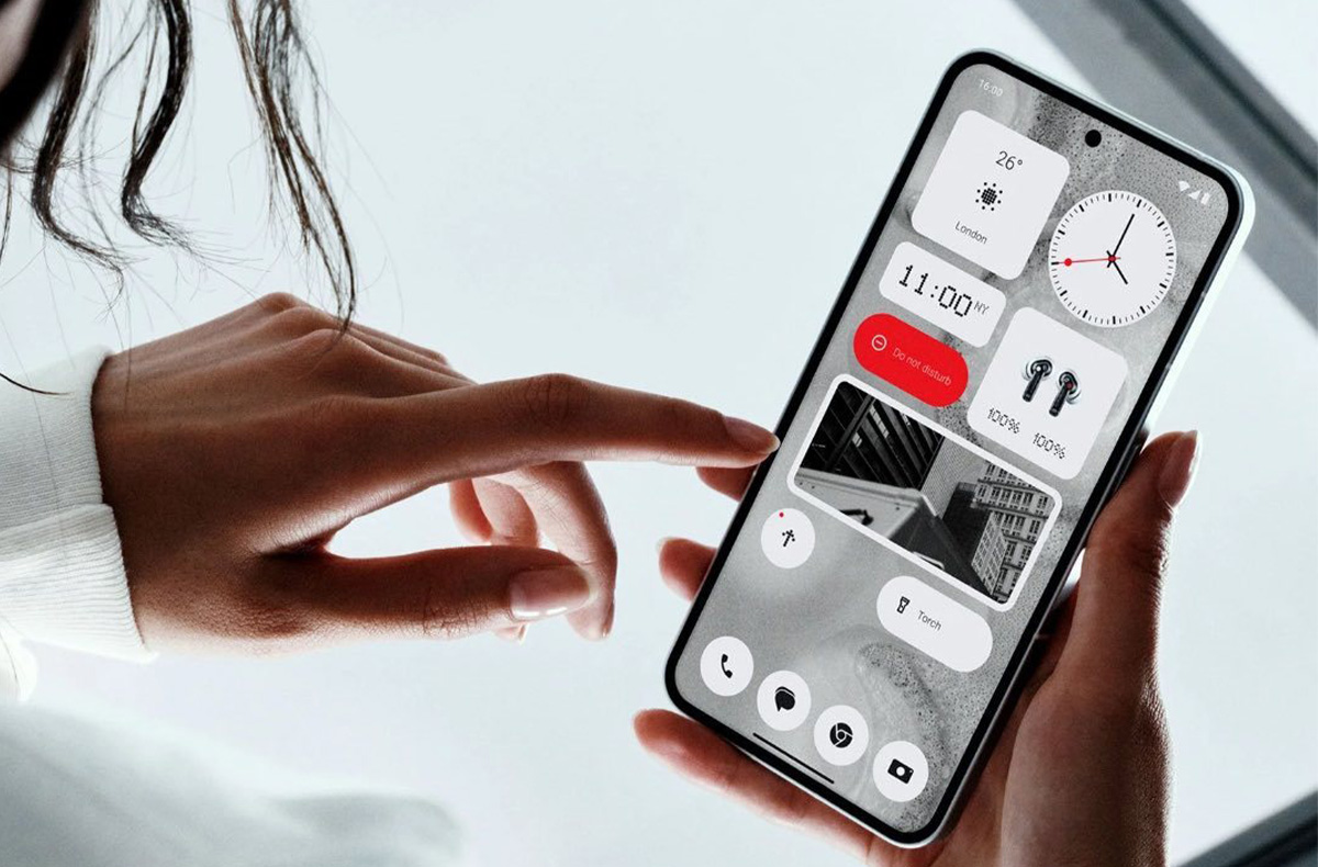SvetAndroida's tweet photo. Nothing podstatně zlevnil své mobily. Mají unikátní podsvícení i systém, slušnou výbavu a dražší umí iMessage. Více v článku na https://t.co/t199vDDE1u
#BlackFriday #Nothing #NothingLauncher #NothingPhone1 #NothingPhone2 #slevy https://t.co/jhagBdtUiJ