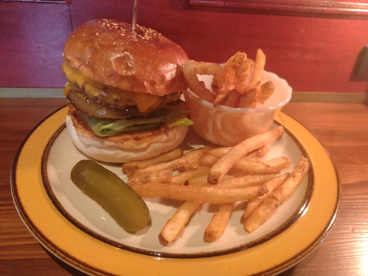 fuckgoto's tweet photo. BOSSA BURGER 北千住
#bossaburger
#ボッサバーガー
#ハンバーガー
#チーズバーガー
#ランチ https://t.co/bmNoiq6rTi