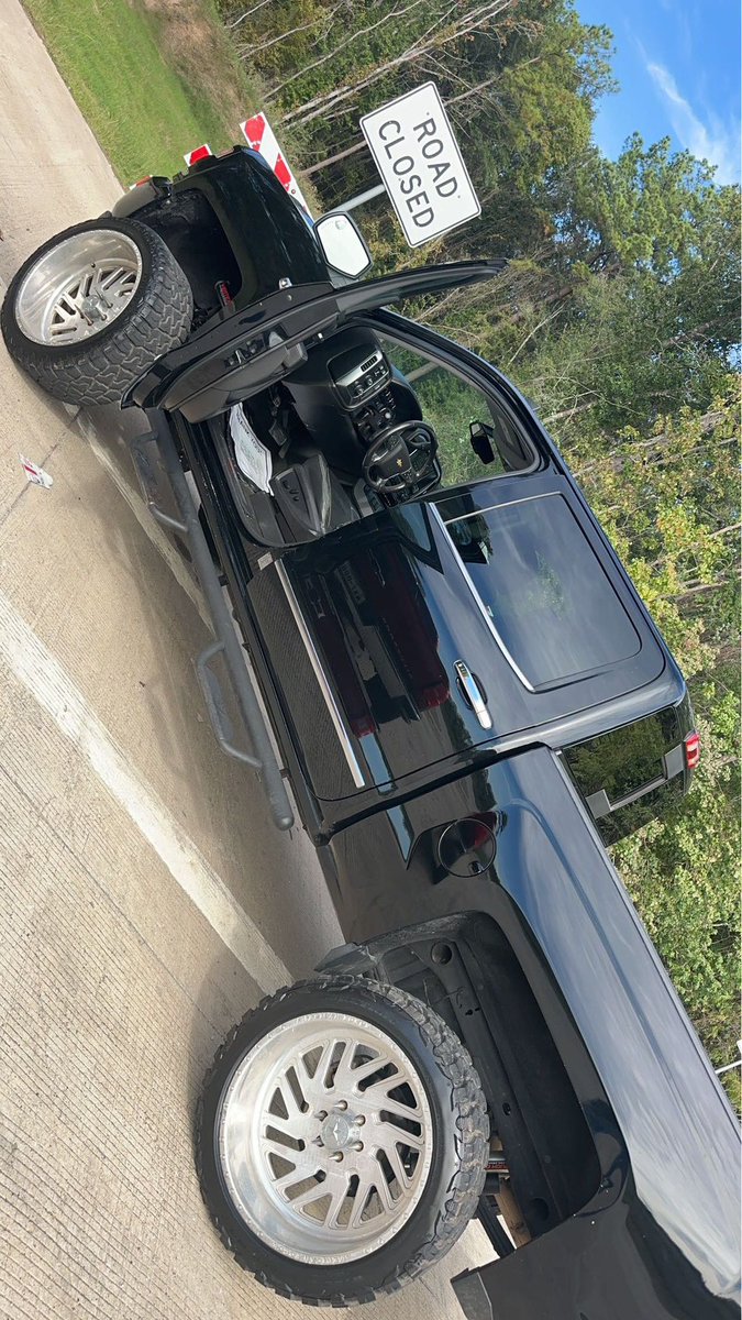 aubsss00's tweet photo. I said yes to the truck 🫶🏼 https://t.co/k6wGMHD7m6