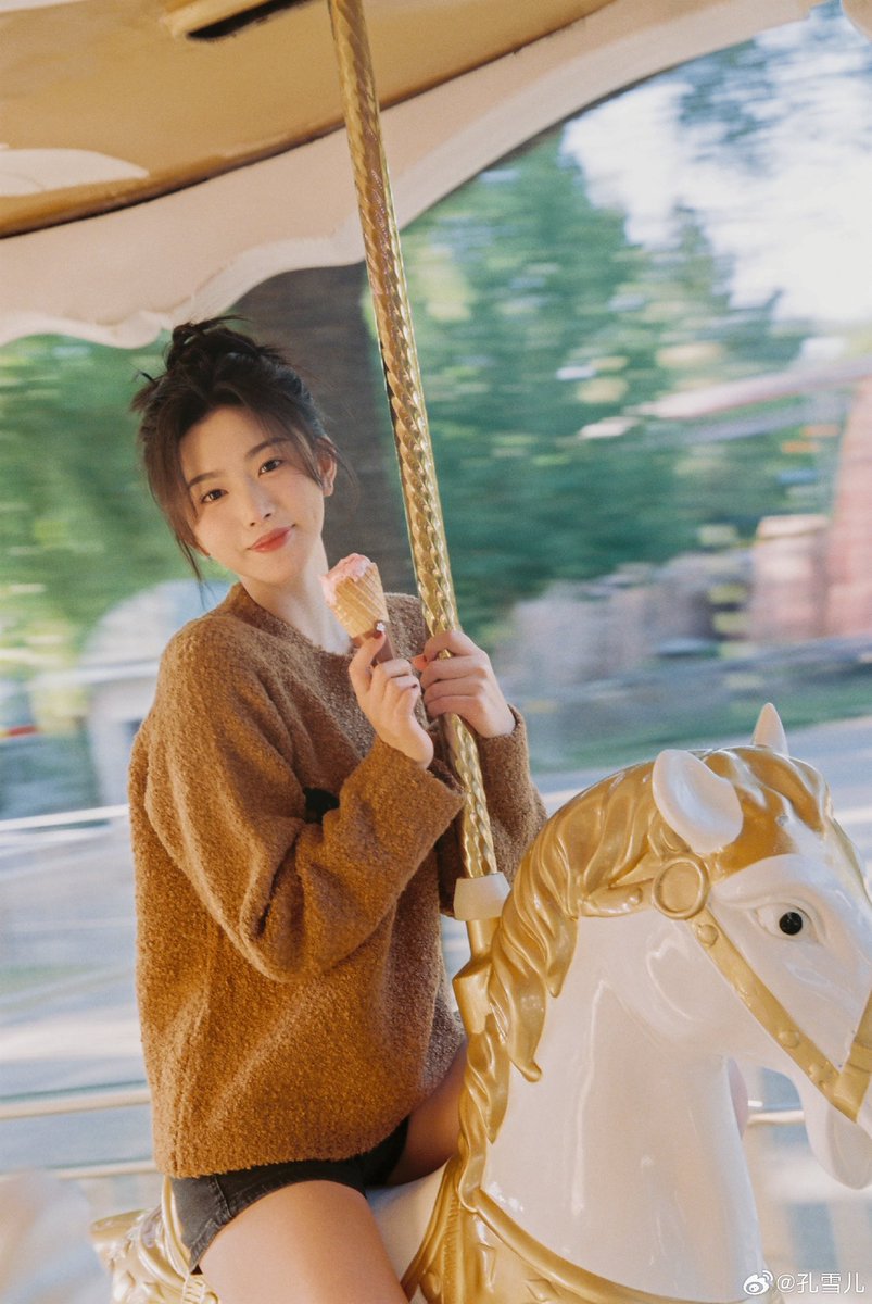 queenxueer's tweet photo. Xueer weibo update {3/4}

😁🍦🎠🤎

#KongXueer #孔雪儿 #SherryKong https://t.co/nTuUnXAHTX