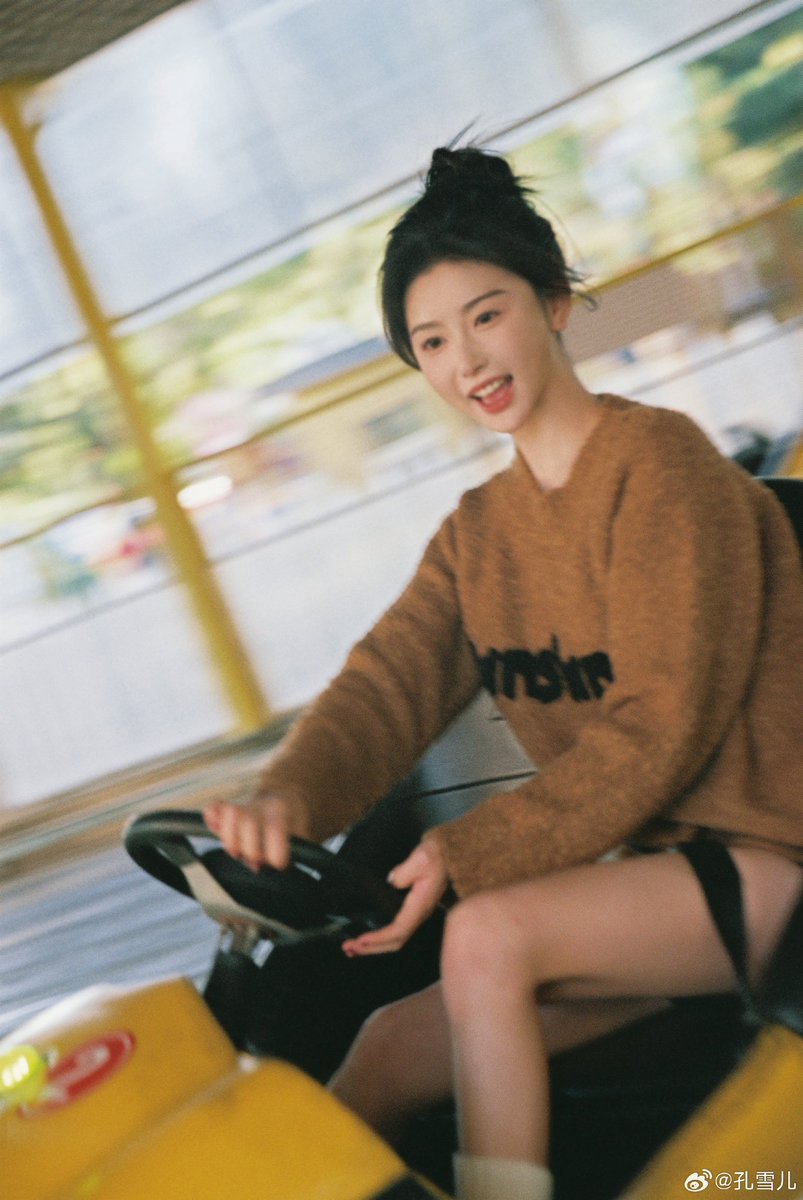 queenxueer's tweet photo. Xueer weibo update {4/4}

😁🍦🎠🤎

#KongXueer #孔雪儿 #SherryKong https://t.co/E8wTj1ROwB