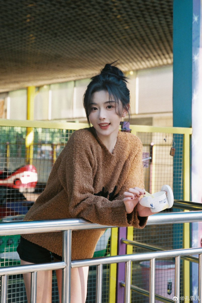 queenxueer's tweet photo. Xueer weibo update {4/4}

😁🍦🎠🤎

#KongXueer #孔雪儿 #SherryKong https://t.co/E8wTj1ROwB