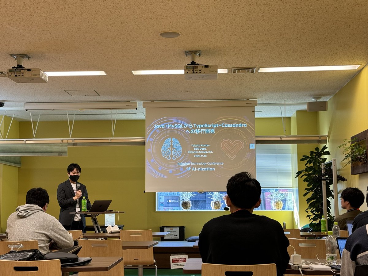 frs212's tweet photo. 2人目は｢Java+MySQLからTypeScript+Cassandraへの移行開発｣

 #rtechconf
 #rakutensendai https://t.co/lfkhpouaCA