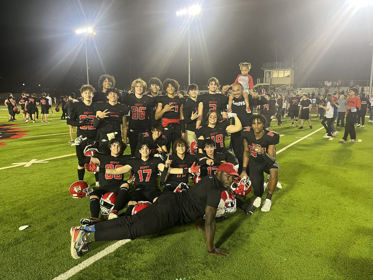 Victor_Yates's tweet photo. Bet on my dawgs!!!!!
@Nathan_Benzie
@buggie_jacob
@devinfitz118
@rodriguez07niko
@CCCamarata
@DaylenSharper
WR's way to finish!!!!!
@FootballBrophy 31
Casteel Football 17
#BST
#SecondRoundPlayoffs
#PlayOn https://t.co/Zgx8gi235B