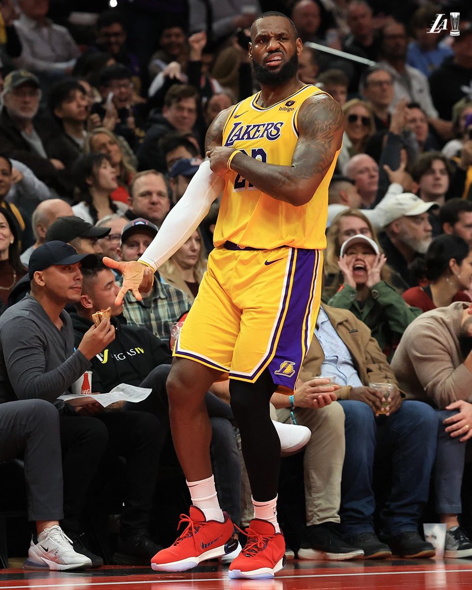 Lakers's tweet photo. #LAKERSWIN https://t.co/zkG7vYia1J