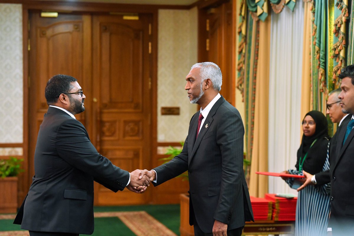 Raeesul Jumhooriyya adhi sifainge emme mathee veriya Dr. <a href="/MMuizzu/">Dr Mohamed Muizzu</a>, alhugandah ithubaaru kuravva thiya havaal kurevvi bura masooliyyath alhugandu ge gaabilyyath thandhin emme mathy minvarakah Ikhlaastheri kamai eku adha kuraane vaahaka shukuruveri kamai eku dhannavan.