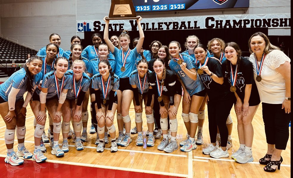 Rick_Yzaguirre's tweet photo. Though we fell short tonight, want to thank @HarlanHawks_VB for taking the entire @NISDHarlan community on an incredible history making journey!!! We are proud of you ladies, each one of you!!! @NISD @NISD_Athletics #HawkYeah https://t.co/k6KEFC9yg4