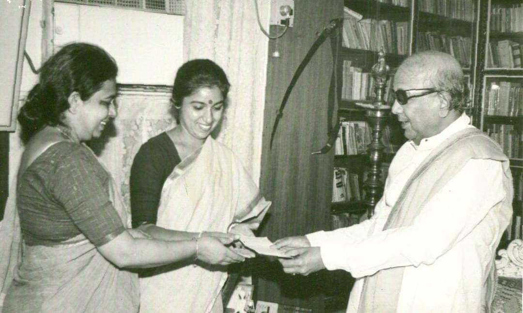 RevathiFC's tweet image. Revathy is helping the Spastics Society of India Director, Mrs. Poonam Natarajan, to obtain Rs. 10 lakhs from former TN CM Karunanidhi.