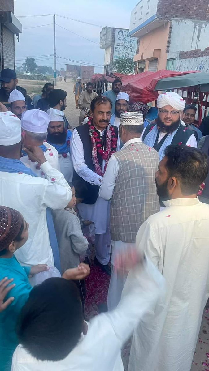 حاجی محمد نواز چوہان انشاء اللہ MPA PP-62 حلقہ کے علاقہ بیرون کھیالی 40 فٹ بازار میں مدرسہ کا افتتاحی تقریب میں بطور مہمان خصوصی شرکت کی۔