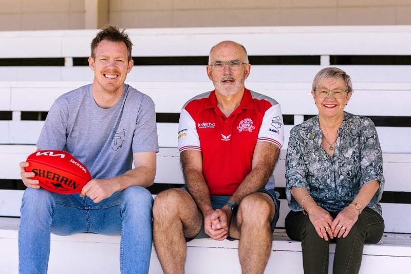 East Devonport, the club where <a href="/AFL/">AFL</a> legend Darrel Baldock debuted as a 16-year old, is returning to the NWFL after a 3-year absence. 👏👏

<a href="/JackRiewoldt08/">JR8</a> and TFC board member Kathy Schaefer paid the president John Febey a visit to wish the club well.