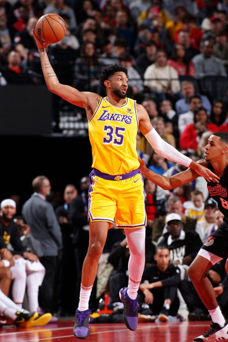 notlakersgm's tweet photo. Christian Wood off the bench tonight:

10 points
10 rebounds
8 offensive rebounds 
55.9% FG
+5
19 mins played https://t.co/cMfCGuSKCV