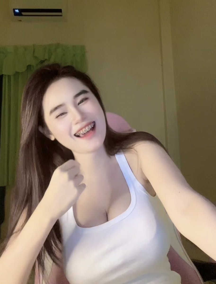 fn995new's tweet photo. ถ้าพี่เปลี่ยวๆ มาเสียวกันมั้ยคะ😛 📷 https://t.co/l4GWn3bERU