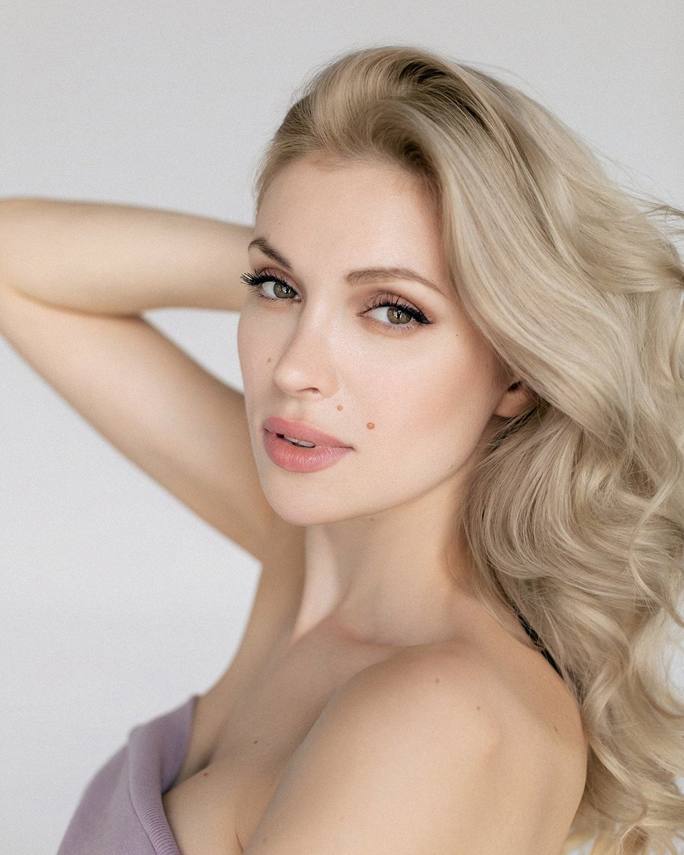 GoldClassGirls tweet media